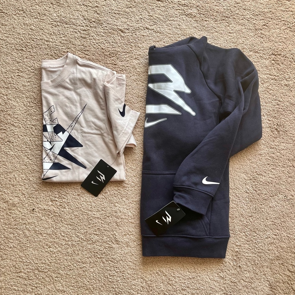 Nike Boys Large 2 piece Sweatshirt and tee shirt.